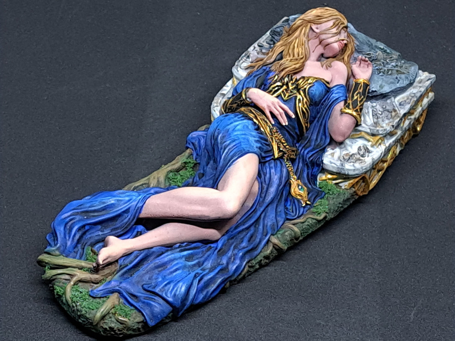 Light's End | 32mm–140mm | 3D Printed Figure | Art Piece | Nerikson | Nerdy Creations