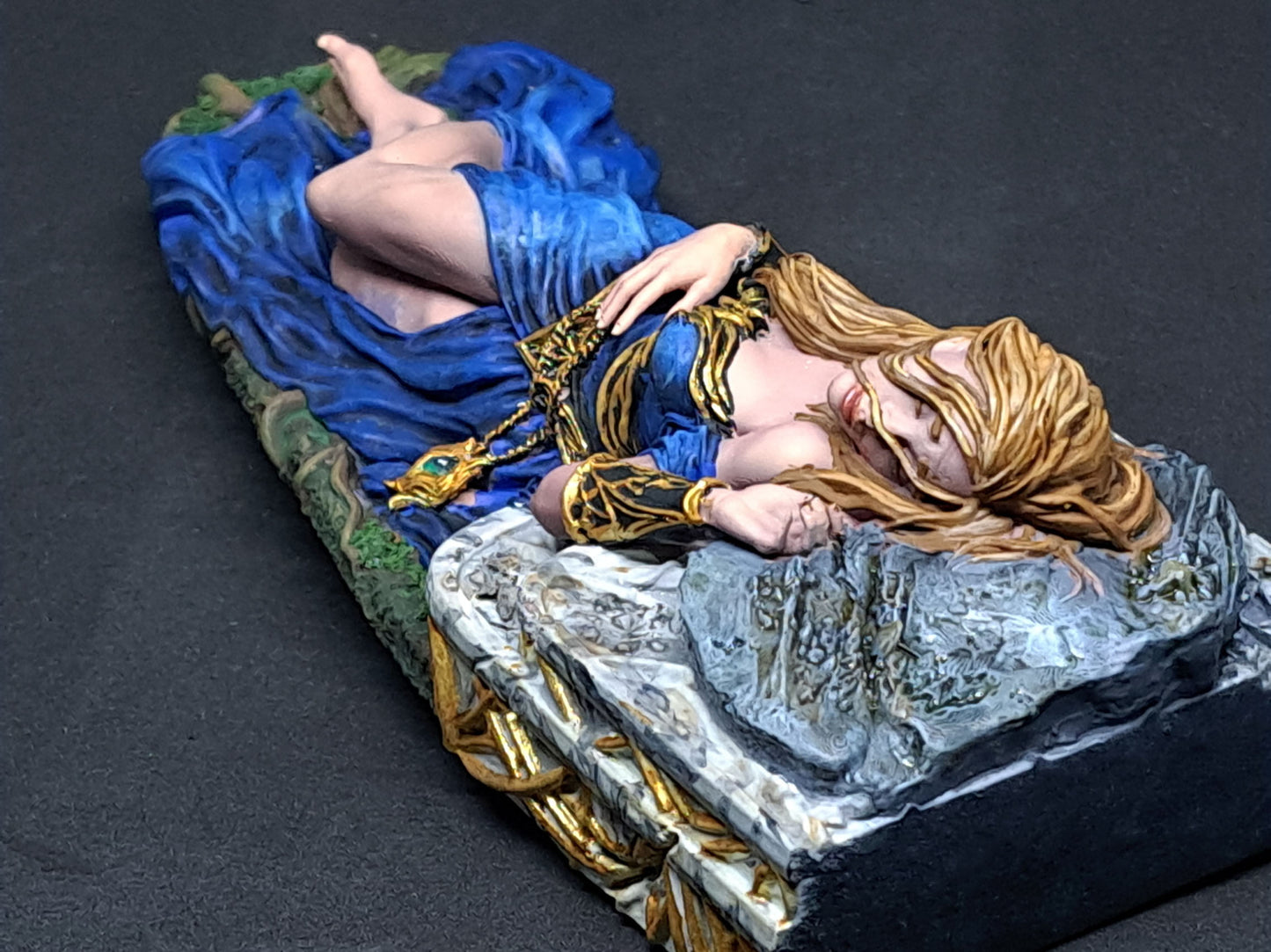 Light's End | 32mm–140mm | 3D Printed Figure | Art Piece | Nerikson | Nerdy Creations