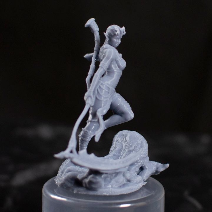 Thyal resin figure