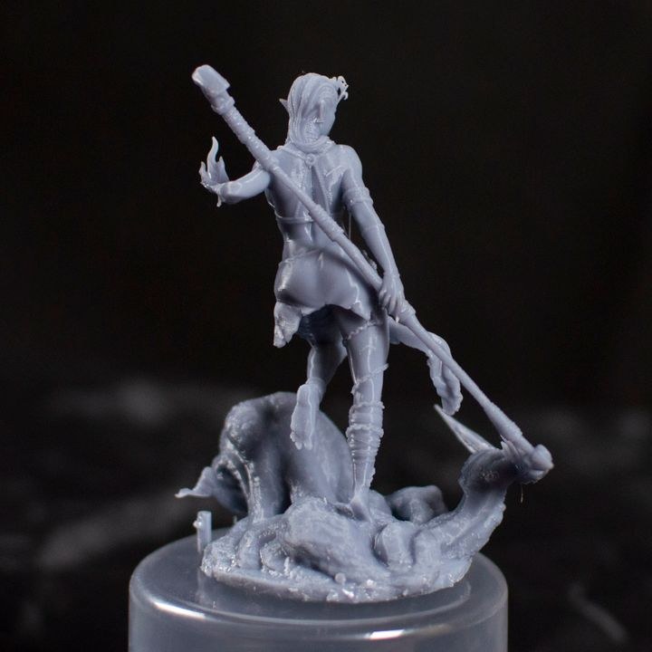 Thyal resin figure