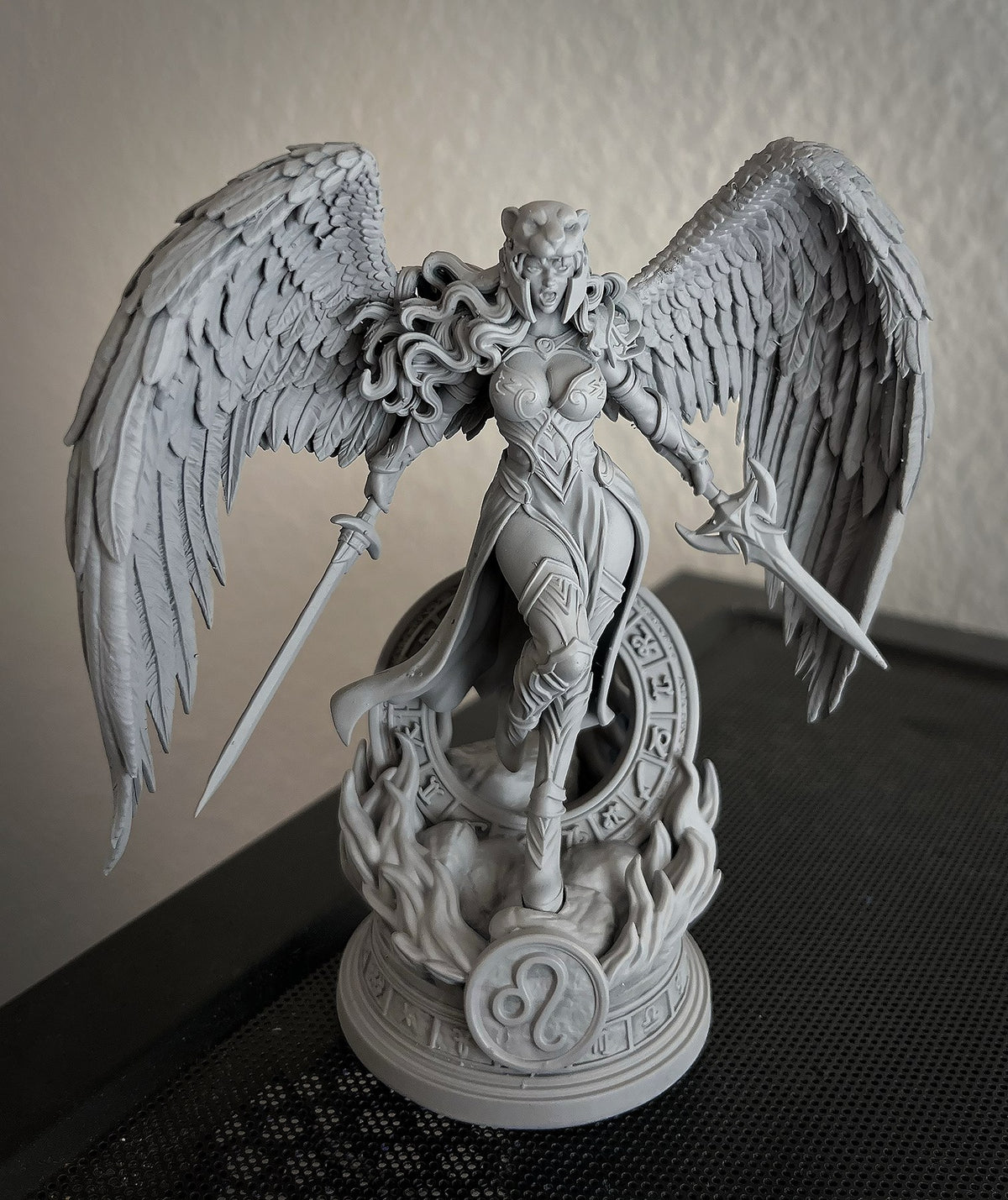 Leo resin figure