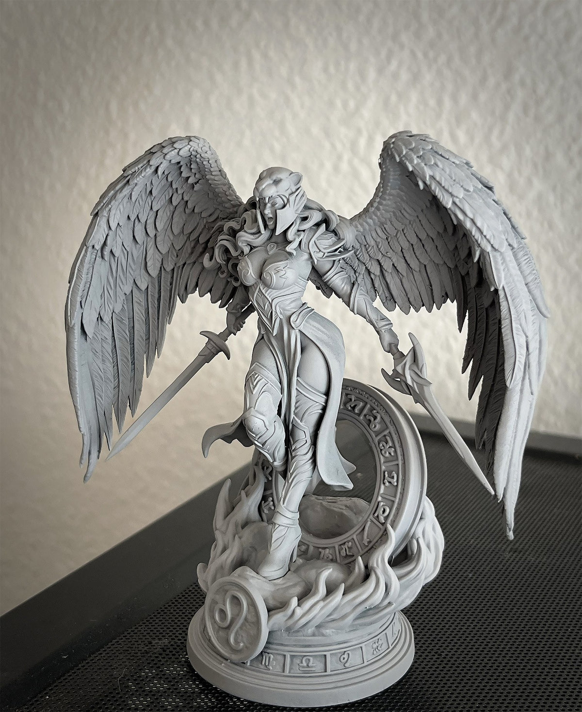 Leo resin figure