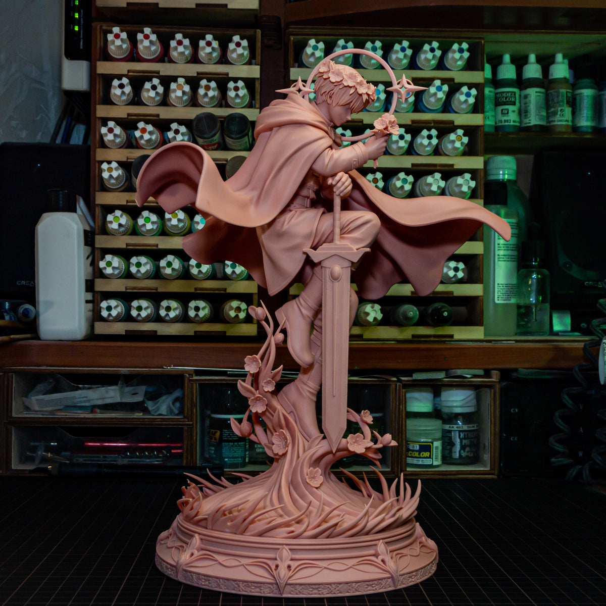 Himmel Cape With Circle Emblem, Hair Styled For Wreath, With Wreath, Right Hand Holding Flowers resin figure