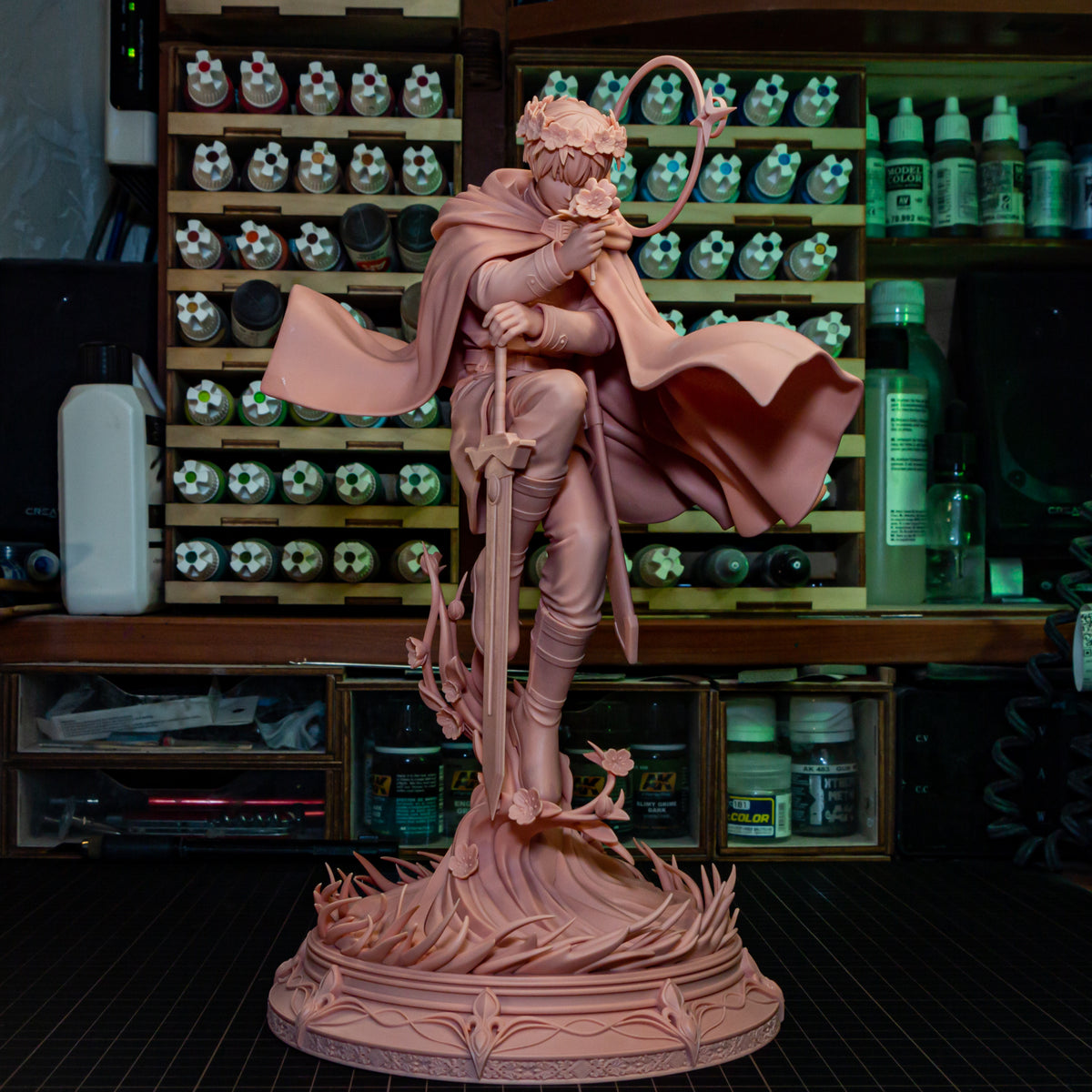 Himmel Cape Without Circle Emblem, Hair Without Wreath, Right Hand Holding Flowers resin figure