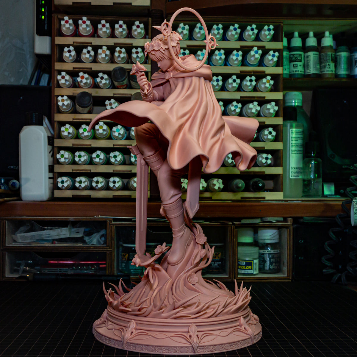 Himmel Cape With Circle Emblem, Hair Styled For Wreath, With Wreath, Right Hand Holding Flowers resin figure