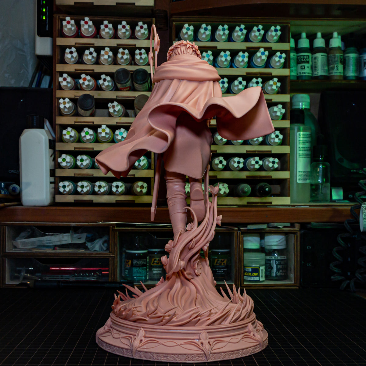 Himmel Cape With Circle Emblem, Hair Styled For Wreath, With Wreath, Right Hand Holding Flowers resin figure