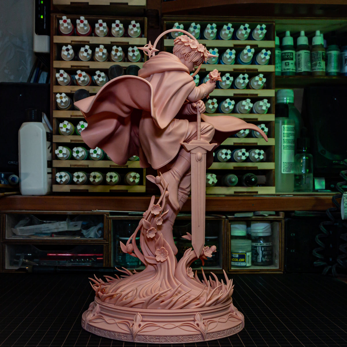 Himmel Cape With Circle Emblem, Hair Styled For Wreath, With Wreath, Right Hand Holding Flowers resin figure