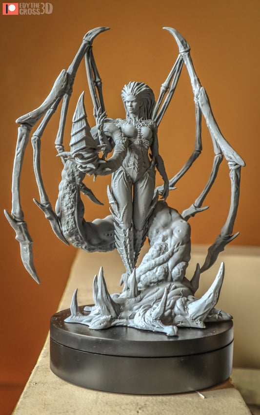 Queen of Blades resin figure