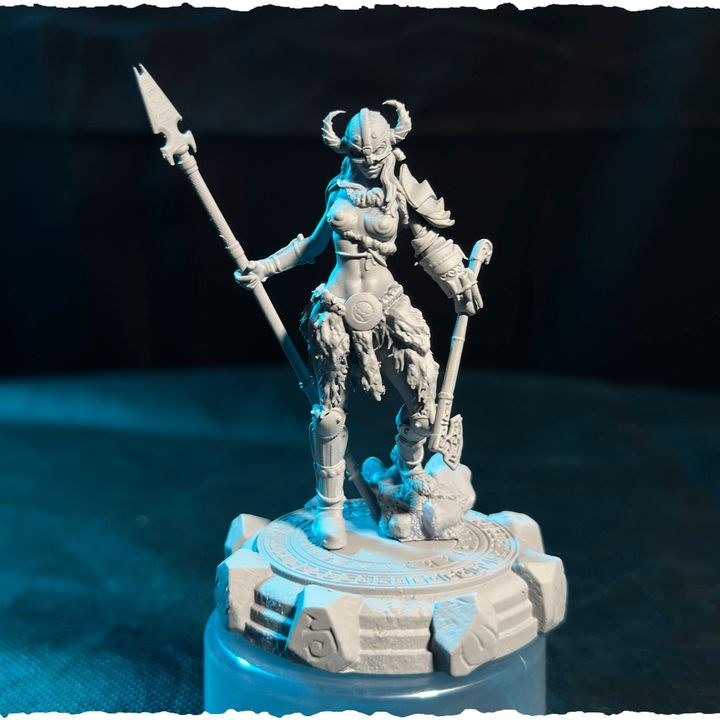 Sigrid resin figure