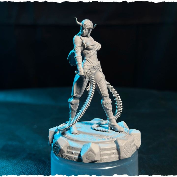 Svala resin figure