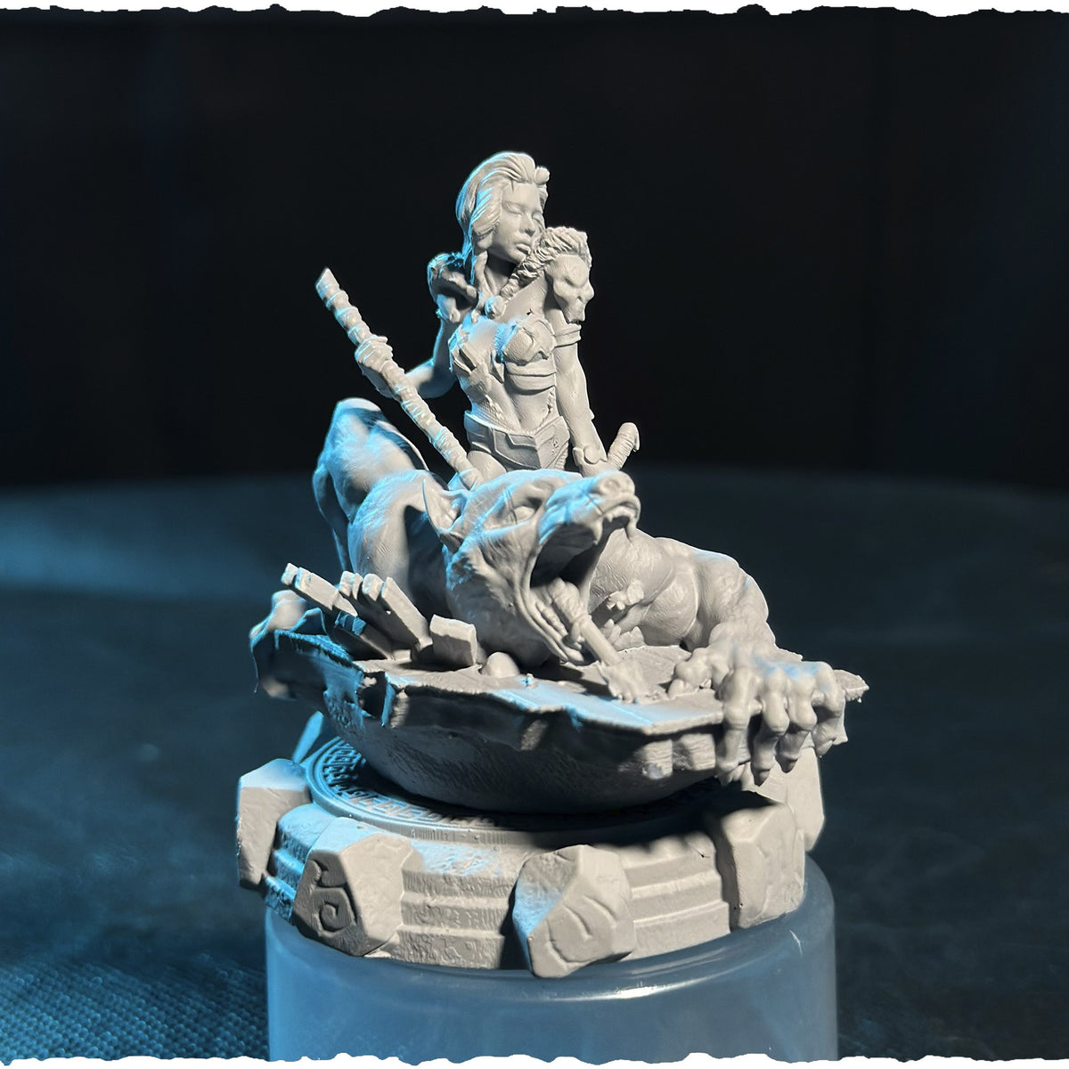 Thyra resin figure